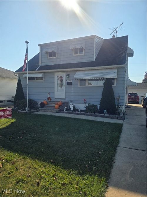 15665 Holland Rd, Brook Park, OH, 44142-3347 | Card Image