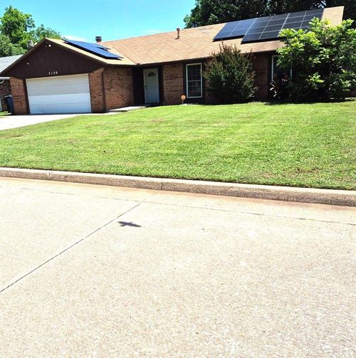 3120 Del Rey Dr, Midwest City, OK, 73110-6930 | Card Image