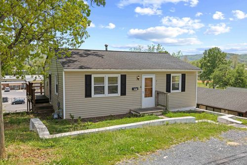 870 Fairfax Ave, Waynesboro, VA, 22980-6021 | Card Image