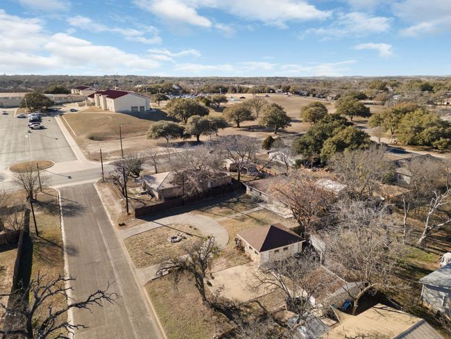 801 E Avenue C, House other with 4 bedrooms, 3 bathrooms and null parking in Lampasas TX | Image 37