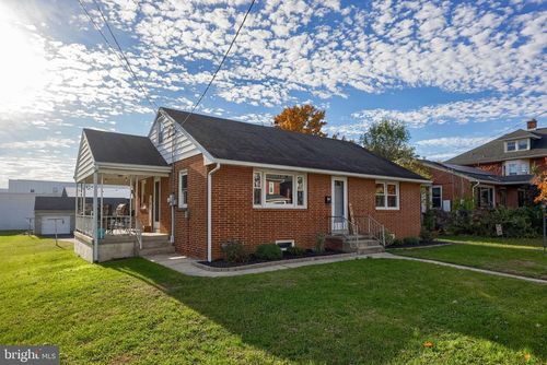 411 S 4th St, DENVER, PA, 17517-1224 | Card Image