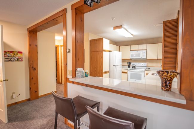 38 - 33D White Oaks Loop, Condo with 3 bedrooms, 3 bathrooms and null parking in West Dover VT | Image 5