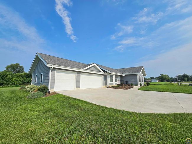 611 S 3 Rd St, House other with 3 bedrooms, 2 bathrooms and null parking in Sabetha KS | Image 4