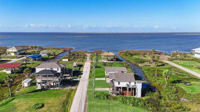 1018 Dolphin Rd, House other with 2 bedrooms, 1 bathrooms and null parking in Gilchrist TX | Image 24