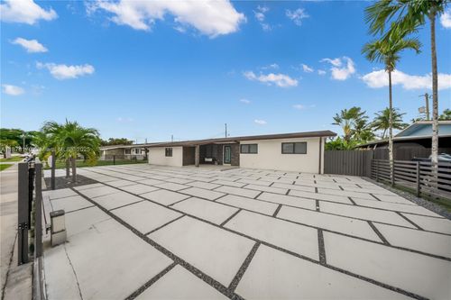 421 W 55th Pl, Hialeah, FL, 33012-2553 | Card Image