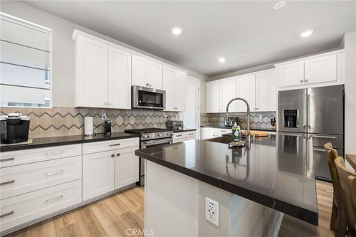 1460 W Sunrise Ln, San Pedro, CA, 90732-6103 | Card Image