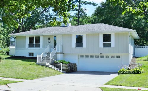 1743 Oakdale Ave, Lincoln, NE, 68506-1827 | Card Image