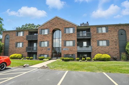 9525 Canyon Pass Dr, West Chester, OH, 45011-8913 | Card Image