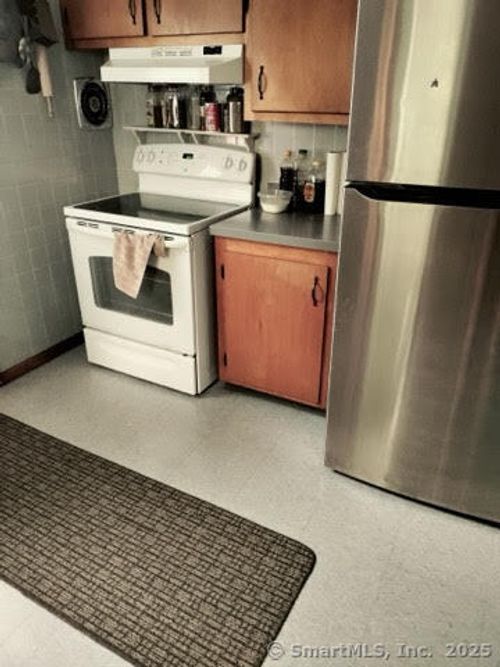 1-1/2 Highland Ave, Vernon, CT, 06066-3400 | Card Image