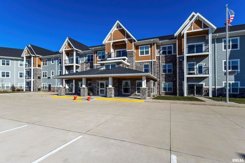 2592 Middle Rd, Bettendorf, IA, 52722-3401 | Card Image