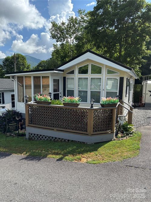 15 Levi Dr, Maggie Valley, NC, 28751-8600 | Card Image