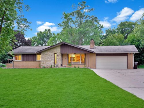 4935 S Menard Dr, New Berlin, WI, 53151-7540 | Card Image