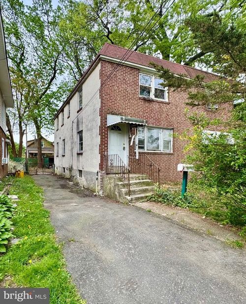 828 Broad St, COLLINGDALE, PA, 19023-3511 | Card Image