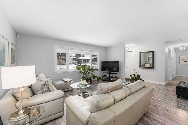 323 Alcott Cres Se, House other with 5 bedrooms, 3 bathrooms and 2 parking in Calgary AB | Image 9