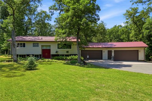 1145 Vogt Rd, Robins, IA, 52328-9745 | Card Image