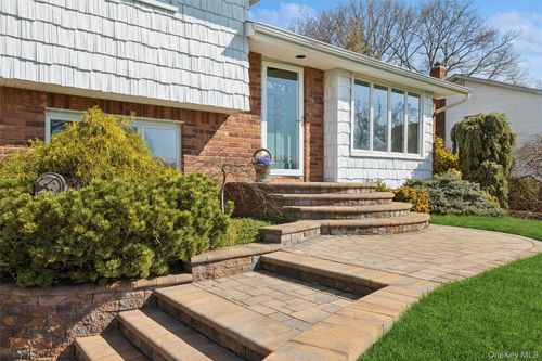 48 Roxbury Dr, Commack, NY, 11725-1325 | Card Image