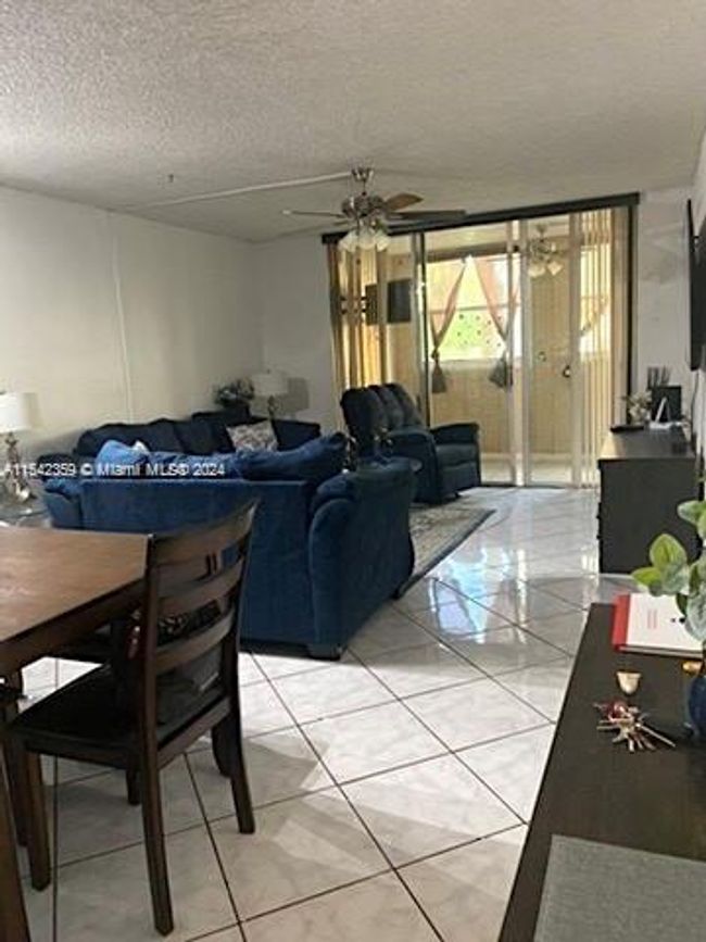APT-225 - 3101 Nw 47 Th Ter, Condo with 1 bedrooms, 2 bathrooms and null parking in Lauderdale Lakes FL | Image 4