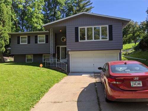 2029 Birchwood Dr Ne, Cedar Rapids, IA, 52402-2813 | Card Image