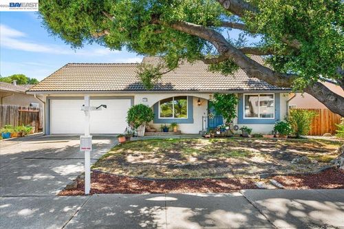 675 Alameda Dr, Livermore, CA, 94551-1572 | Card Image