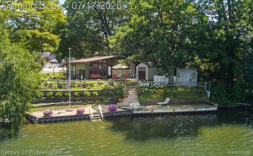 420 Bellevue Ave, Lake Orion, MI, 48362-2710 | Card Image