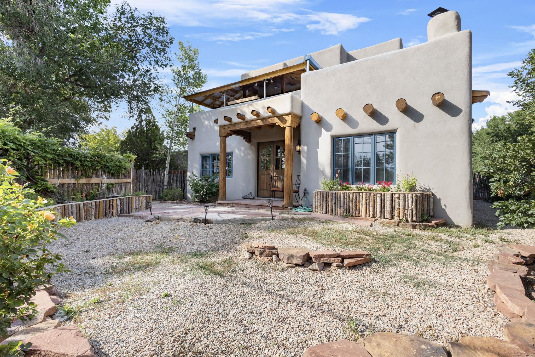 Lund St, Taos, NM 87571