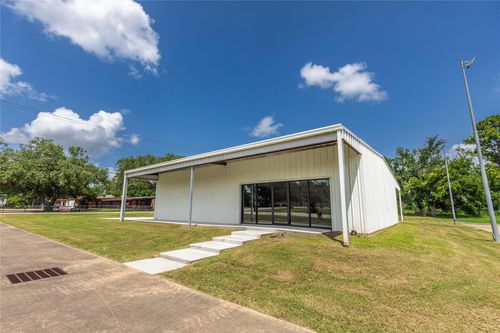 425 E Obryant St, Bellville, TX, 77418-2321 | Card Image