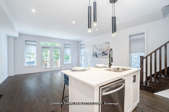 31 Hiawatha Crt, House attached with 3 bedrooms, 4 bathrooms and 2 parking in Vaughan ON | Image 11