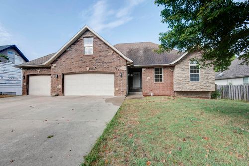 923 N Travis St, Republic, MO, 65738-1120 | Card Image