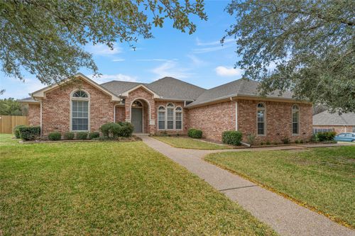 9121 Wolf Creek Dr, Waco, TX, 76712-8758 | Card Image
