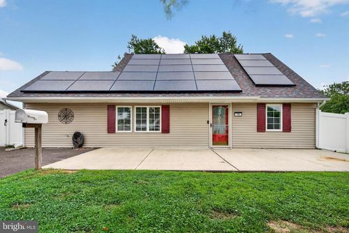 10 Indian Red Rd, LEVITTOWN, PA, 19057-2318 | Card Image