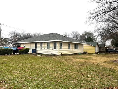 936 S Maxwell St, Siloam Springs, AR, 72761-4234 | Card Image