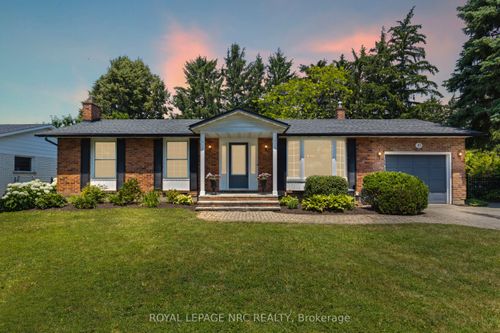 10 Upper Canada Dr, Niagara on the Lake, ON, L0S1J0 | Card Image