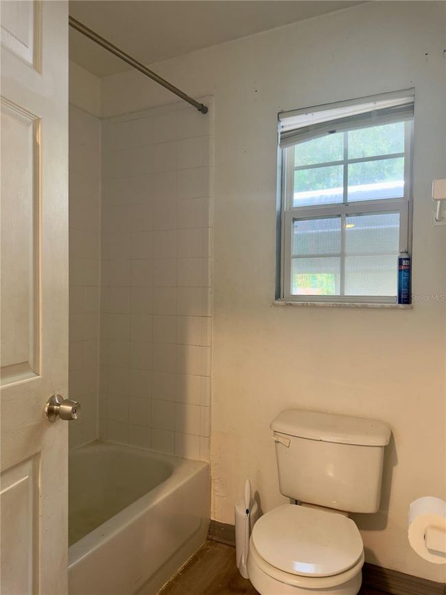 Hall Bathroom | Image 33
