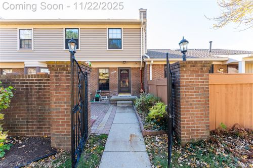 39928 Crosswinds, Novi, MI, 48375-5004 | Card Image