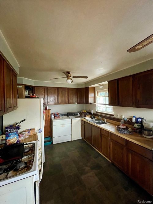 21919 Powers Avenue, Dearborn Heights, MI, 48125 | Card Image