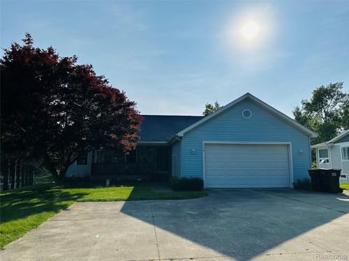 126 Claremont Cir, Brooklyn, MI, 49230-9704 | Card Image