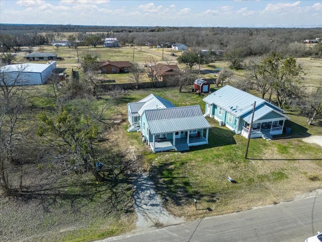 207 S Hinckley St, House other with 2 bedrooms, 1 bathrooms and null parking in Blooming Grove TX | Image 27