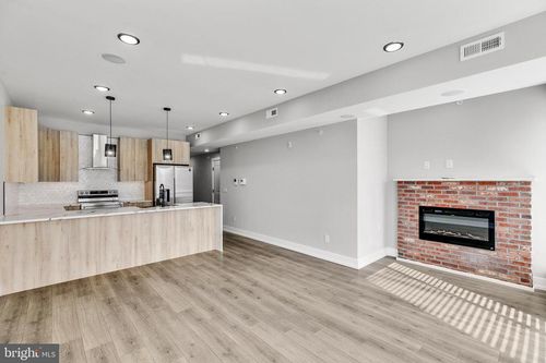 9-1617 Brown St, PHILADELPHIA, PA, 19130-2806 | Card Image