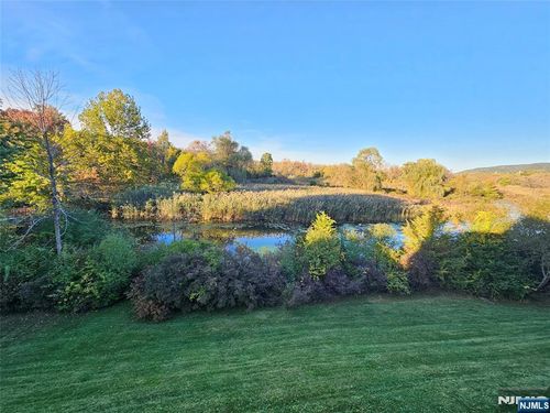 5 Maple Cres, Vernon, NJ, 07462-3231 | Card Image