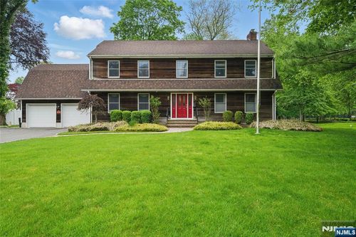 424 Piermont Rd, Demarest, NJ, 07627-2421 | Card Image