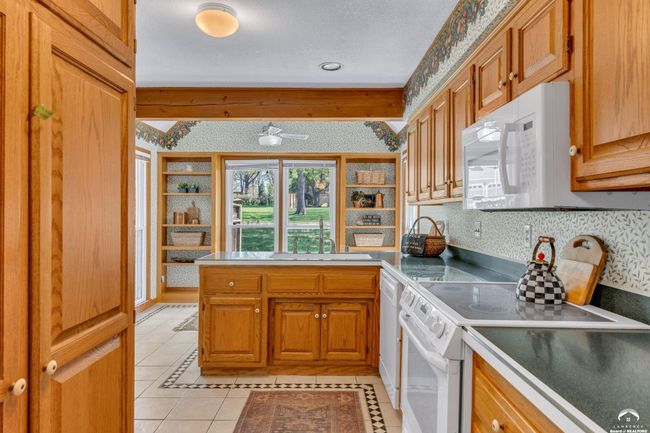 4004 Vintage Ct, Condo with 3 bedrooms, 2 bathrooms and null parking in Lawrence KS | Image 11