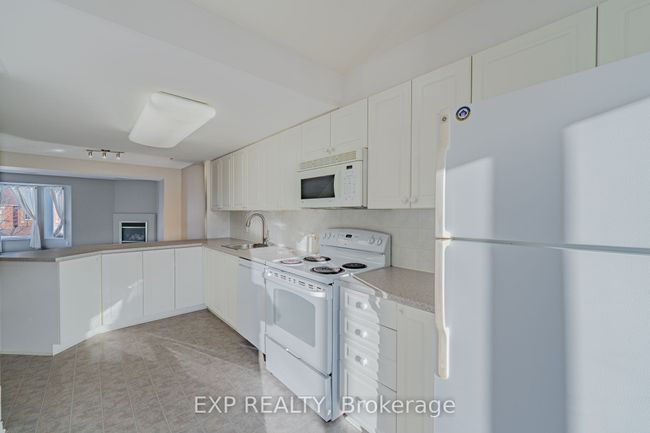 254 Cresthaven Dr, Condo with 2 bedrooms, 3 bathrooms and 1 parking in Ottawa ON | Image 11