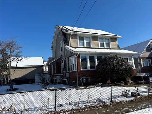 139 Derby St, Valley Stream, NY, 11581-2634 | Card Image