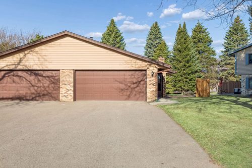 7101 Robinwood Bay, Woodbury, MN, 55125-2847 | Card Image