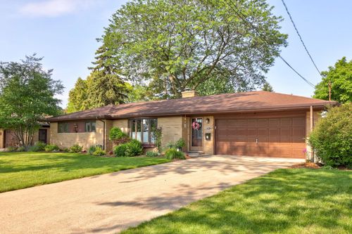 120 Sunburst Dr, Frankenmuth, MI, 48734-1250 | Card Image