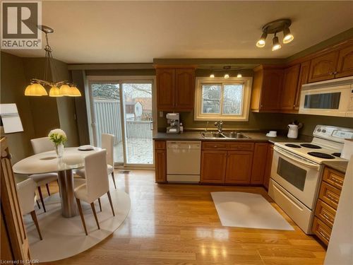 106 Cornerbrook Cres, Waterloo, ON, N2V1L2 | Card Image