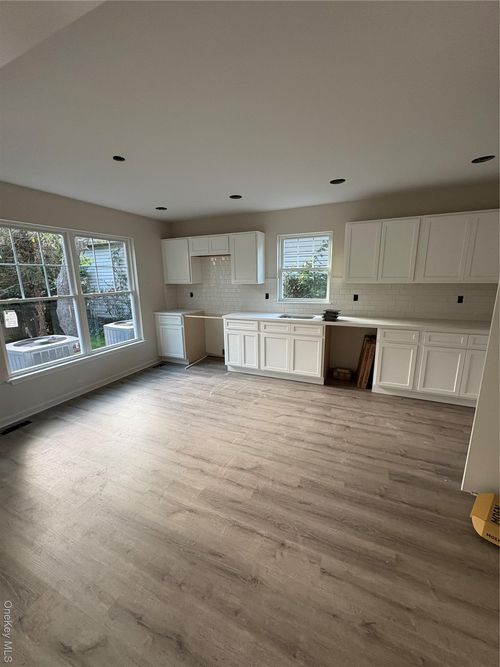 5 Cooper Ave, Huntingtn Sta, NY, 11746-3505 | Card Image