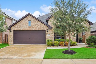 Meticulously maintained home, a well-manicured front lawn and covered front porch | Image 2