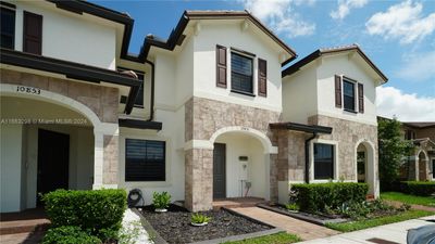 10851 W 32nd Ln, Townhouse with 3 bedrooms, 2 bathrooms and null parking in Hialeah FL | Image 2