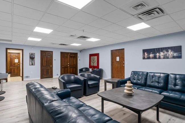 Party Room w/ kitchen | Image 28